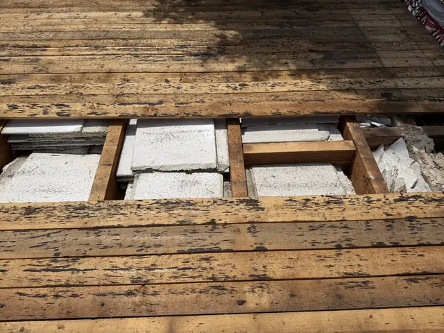 Panenské Břežany · Falcované střechy · Před realizací