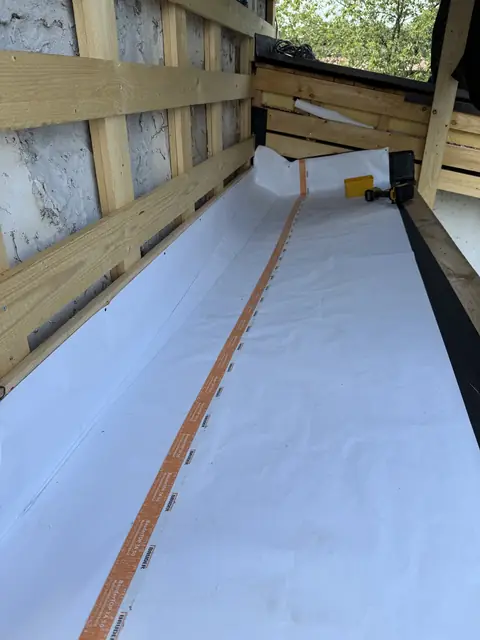 Panenské Břežany · Klempířské detaily · Během práce