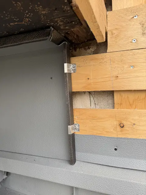 Panenské Břežany · Klempířské detaily