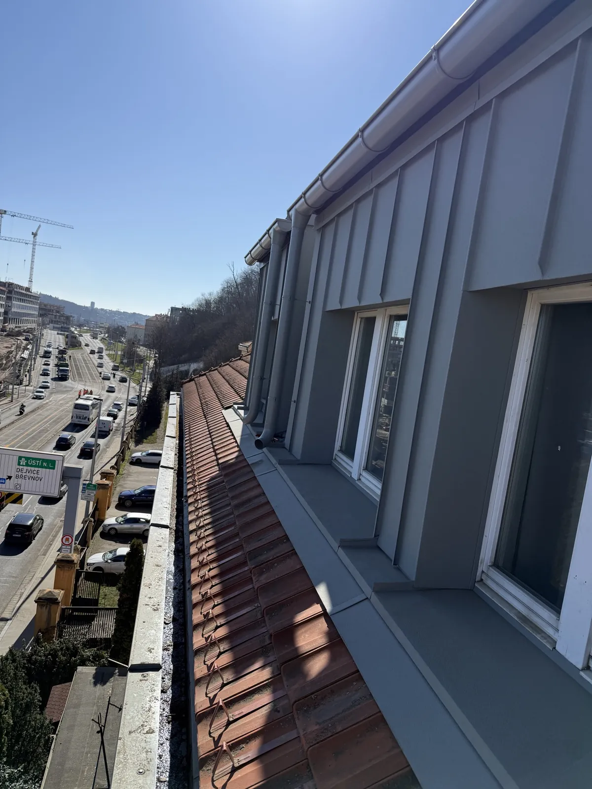 Falcové opláštění vikýře a střecha, Radlická, Praha